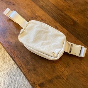 White Opal Everywhere Belt Bag